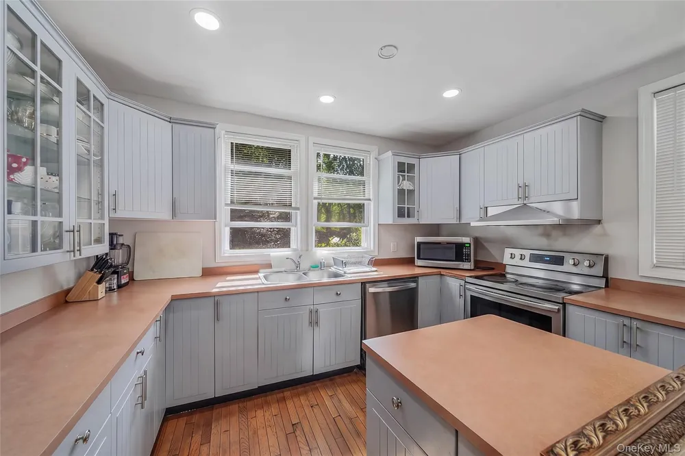 1641 E 3rd Avenue Bay Shore, NY 11706