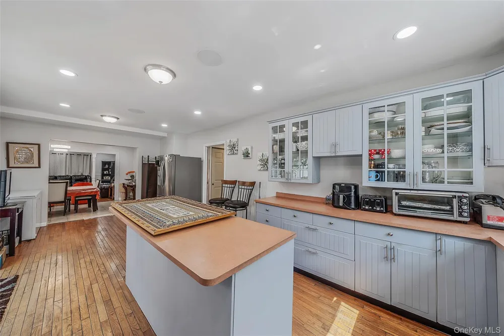 1641 E 3rd Avenue Bay Shore, NY 11706