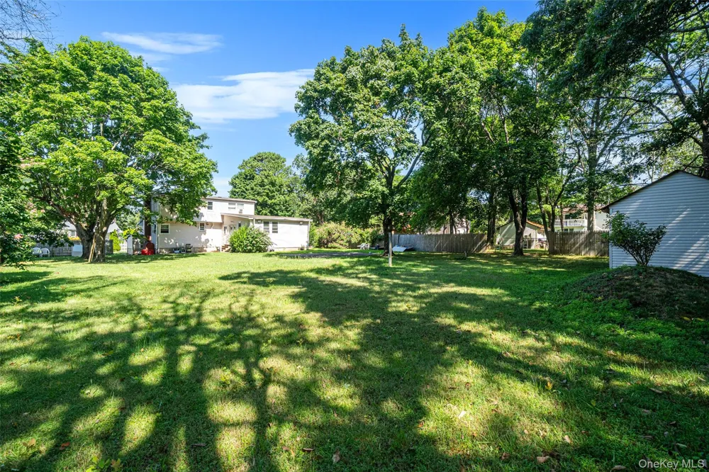1641 E 3rd Avenue Bay Shore, NY 11706