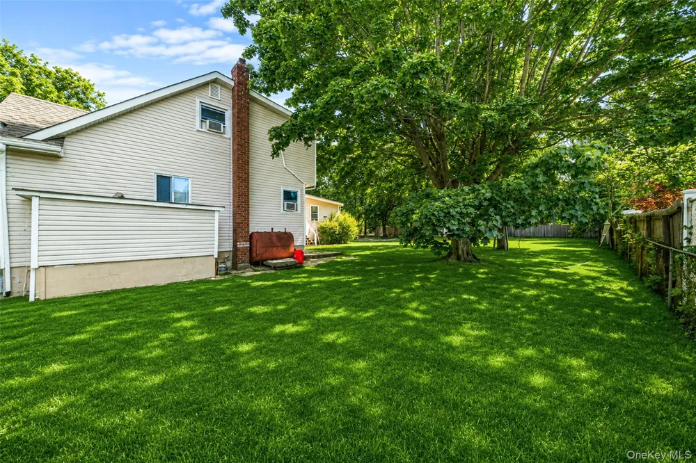 1641 E 3rd Avenue Bay Shore, NY 11706