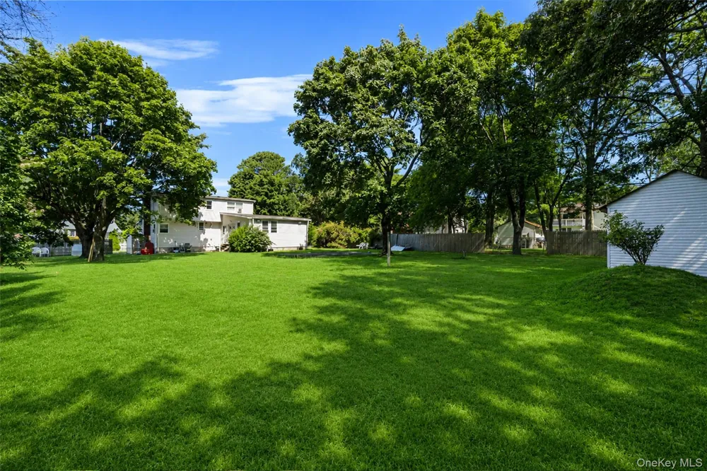 1641 E 3rd Avenue Bay Shore, NY 11706