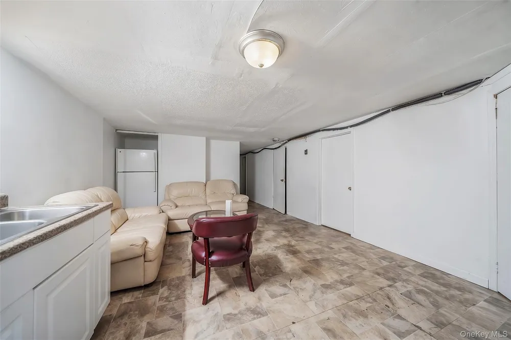 1641 E 3rd Avenue Bay Shore, NY 11706