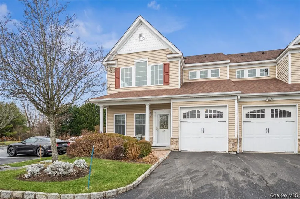 22 Meadow Court Oakdale, NY 11769