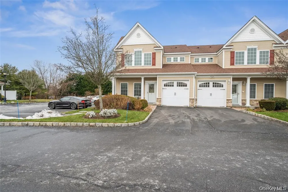 22 Meadow Court Oakdale, NY 11769