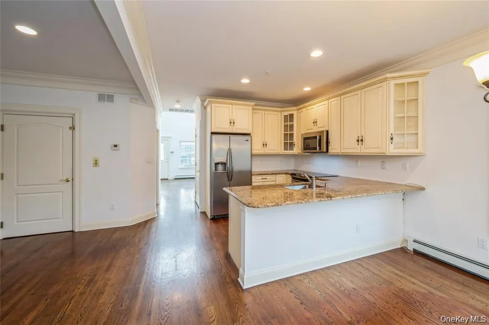 22 Meadow Court Oakdale, NY 11769