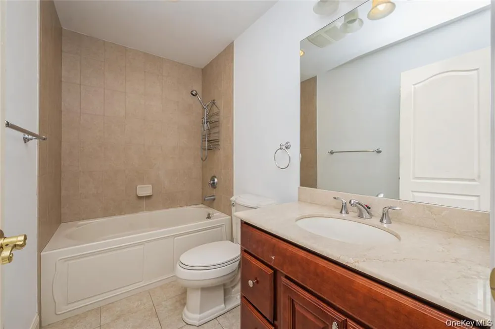 22 Meadow Court Oakdale, NY 11769