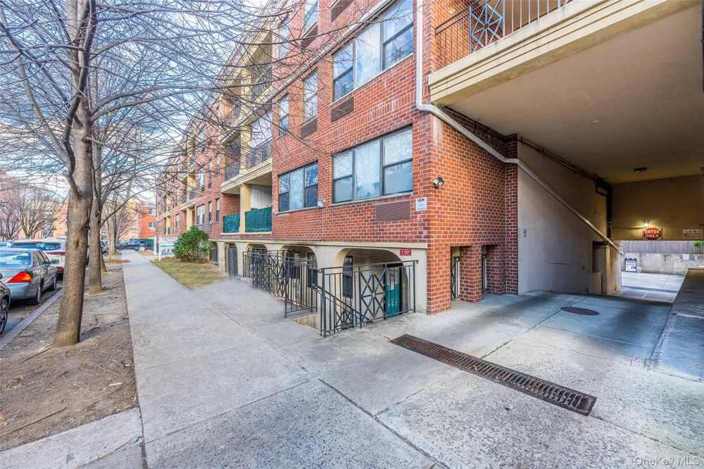 71-19 162 STREET #3D Fresh Meadows, NY 11365