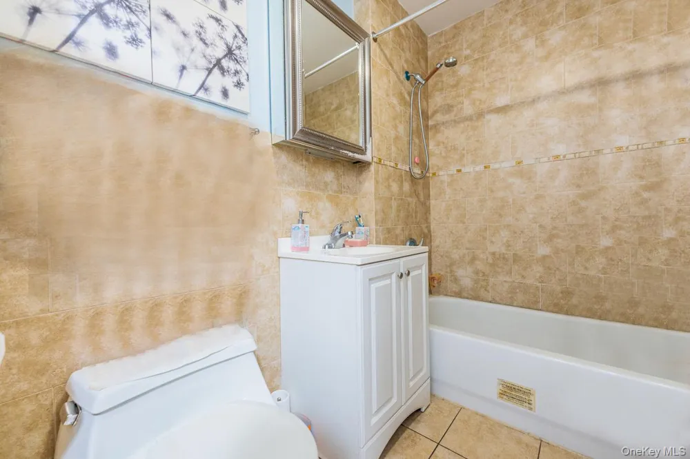 71-19 162 STREET #3D Fresh Meadows, NY 11365
