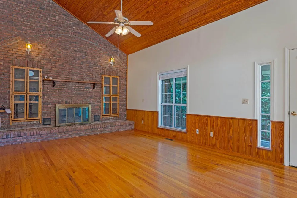165 Paglen Ridge Drive Pikeville, TN 37367
