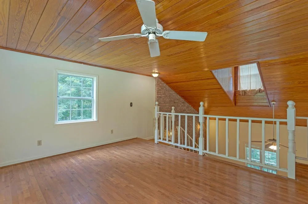 165 Paglen Ridge Drive Pikeville, TN 37367