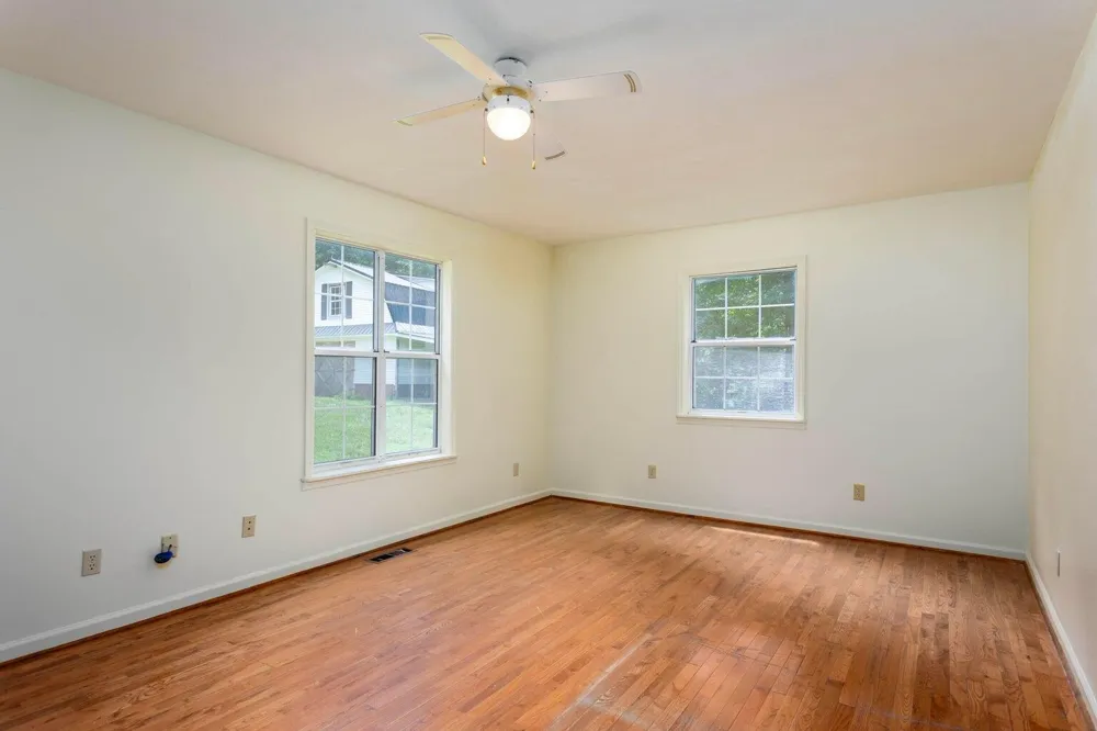 165 Paglen Ridge Drive Pikeville, TN 37367