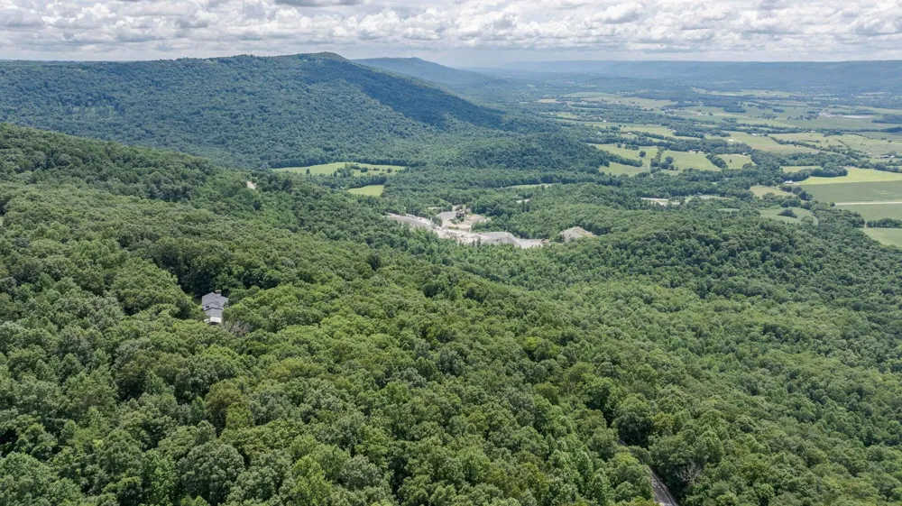 165 Paglen Ridge Drive Pikeville, TN 37367