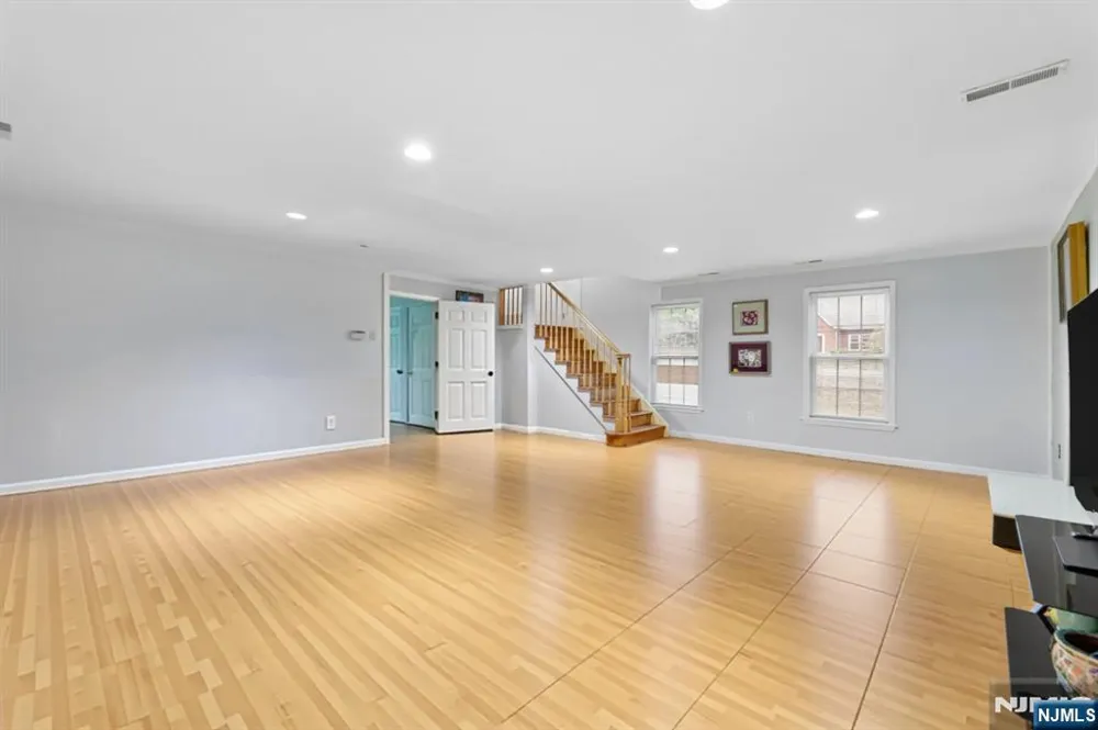 127 Clark Avenue Old Tappan, NJ 07675