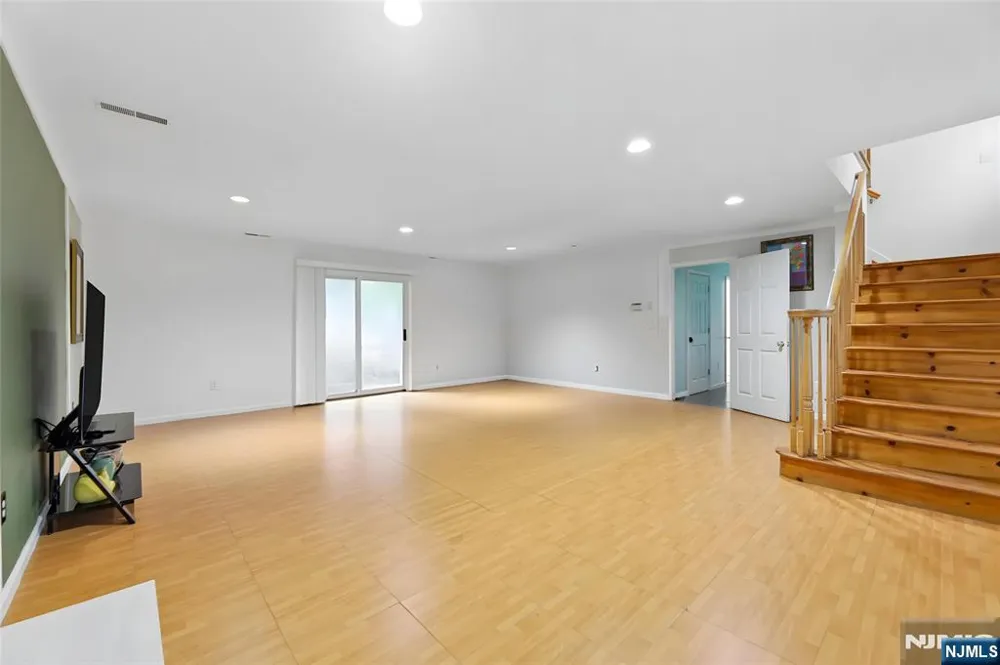 127 Clark Avenue Old Tappan, NJ 07675
