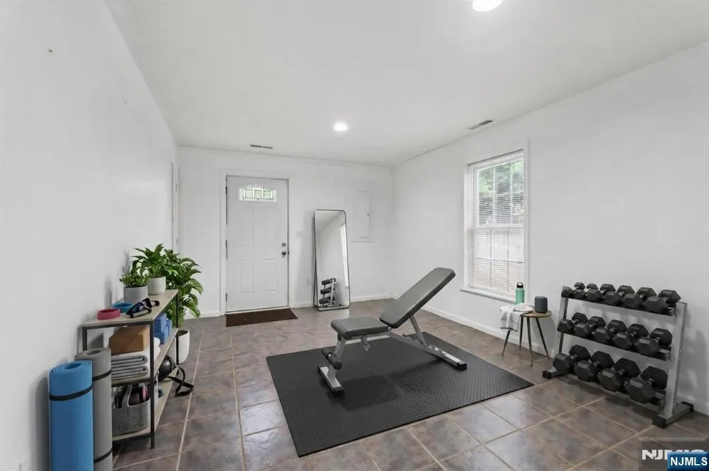 127 Clark Avenue Old Tappan, NJ 07675