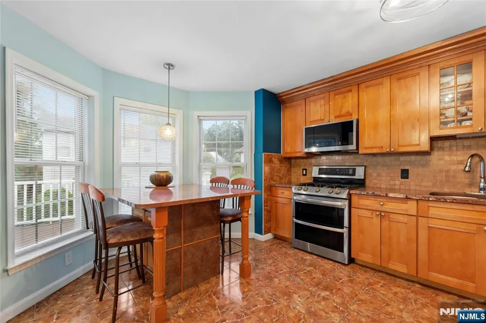 127 Clark Avenue Old Tappan, NJ 07675