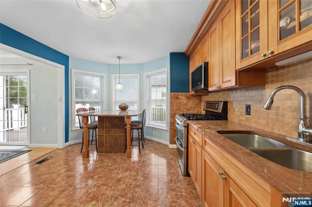 127 Clark Avenue Old Tappan, NJ 07675