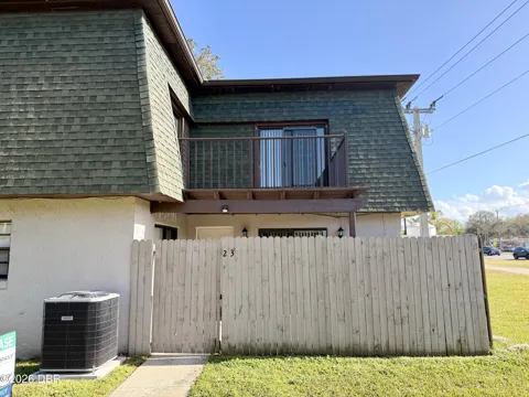23 Springwood Square