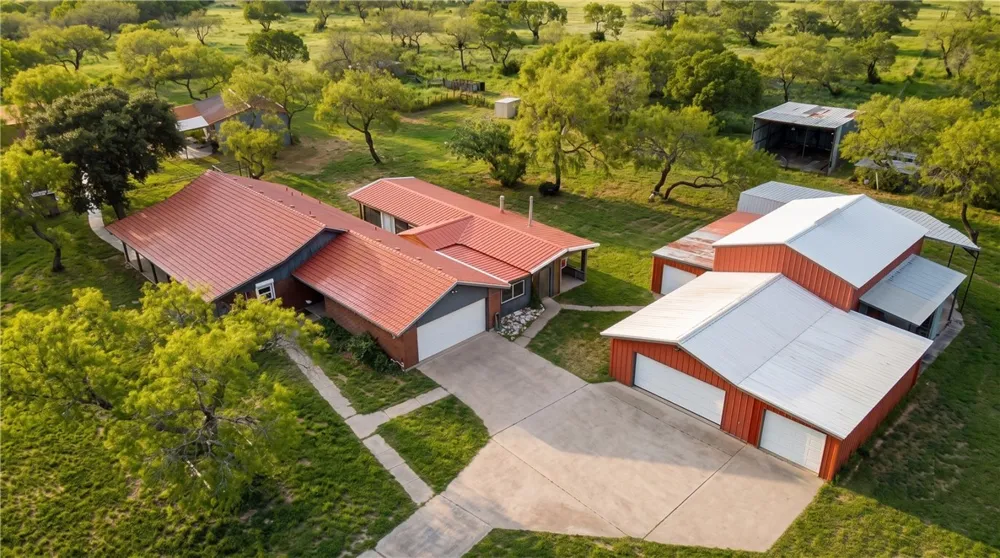 718 E County Road 2340 Riviera, TX 78379