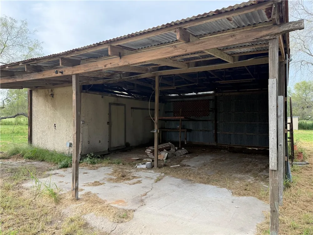 718 E County Road 2340 Riviera, TX 78379