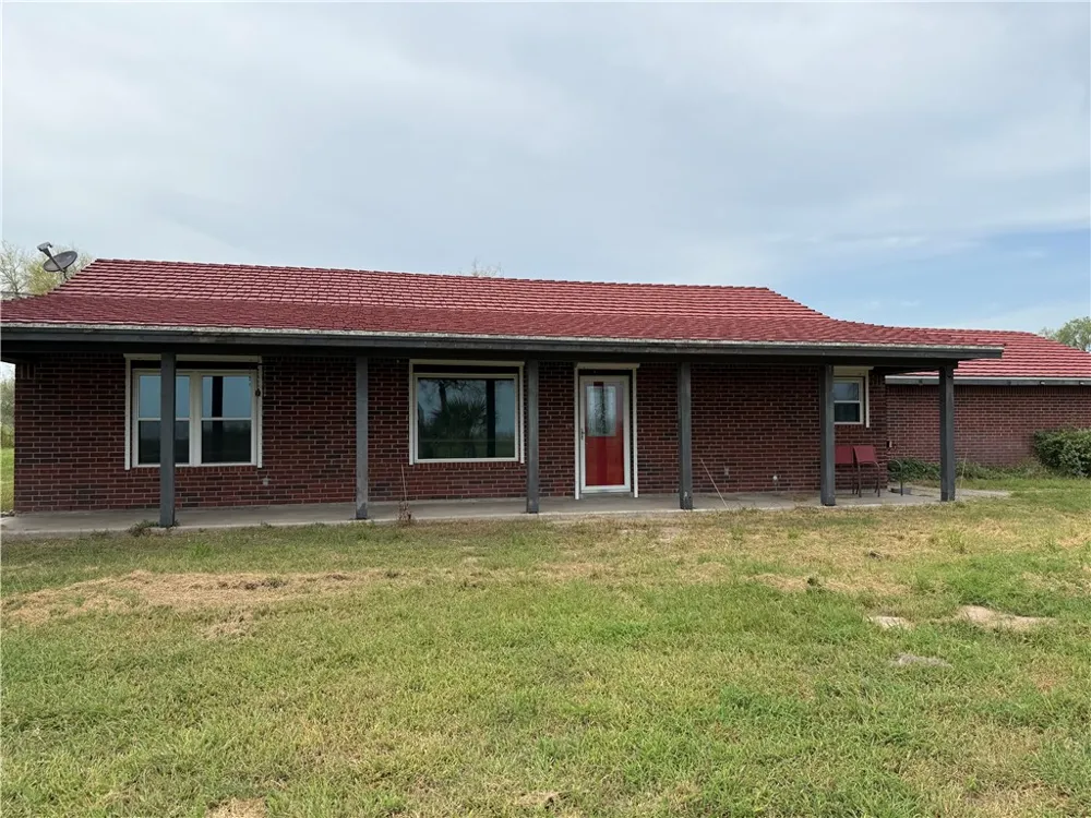 718 E County Road 2340 Riviera, TX 78379