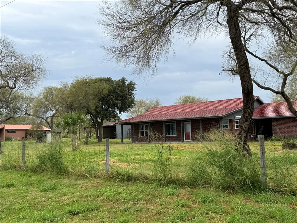 718 E County Road 2340 Riviera, TX 78379