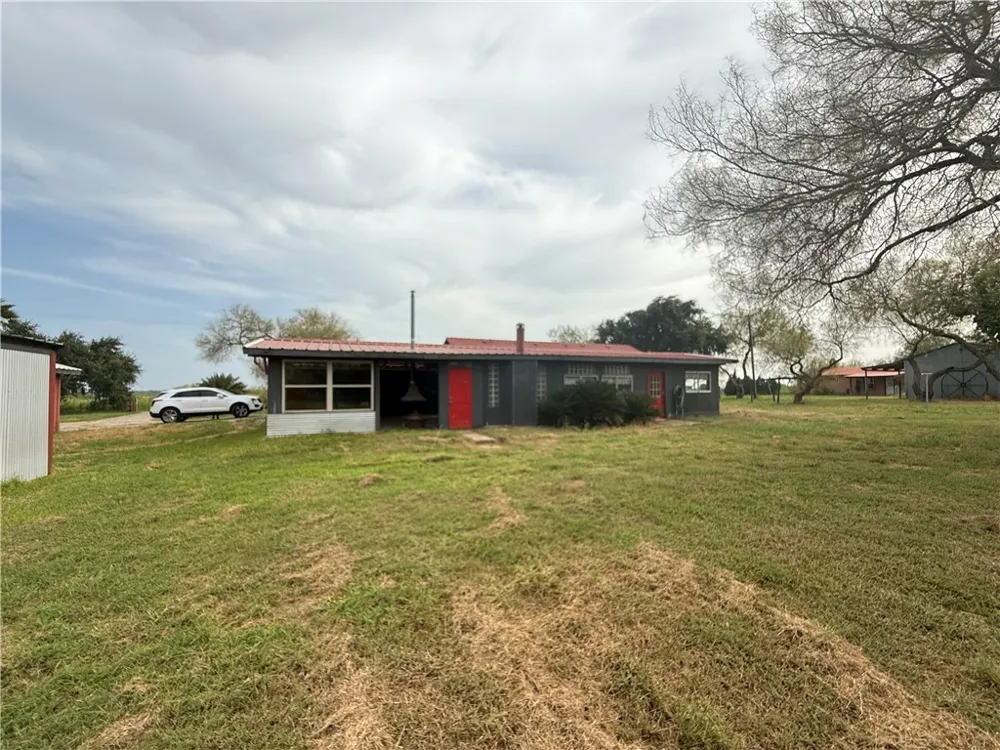 718 E County Road 2340 Riviera, TX 78379