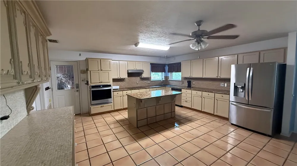 718 E County Road 2340 Riviera, TX 78379