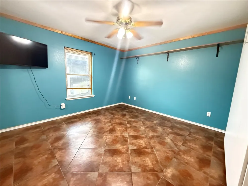 718 E County Road 2340 Riviera, TX 78379