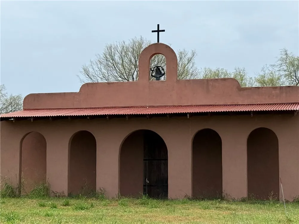 718 E County Road 2340 Riviera, TX 78379