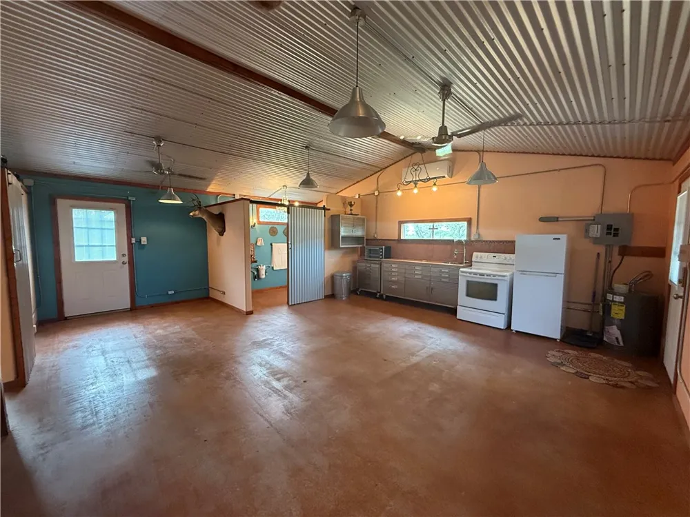 718 E County Road 2340 Riviera, TX 78379
