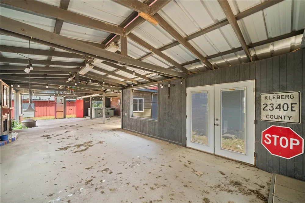 718 E County Road 2340 Riviera, TX 78379