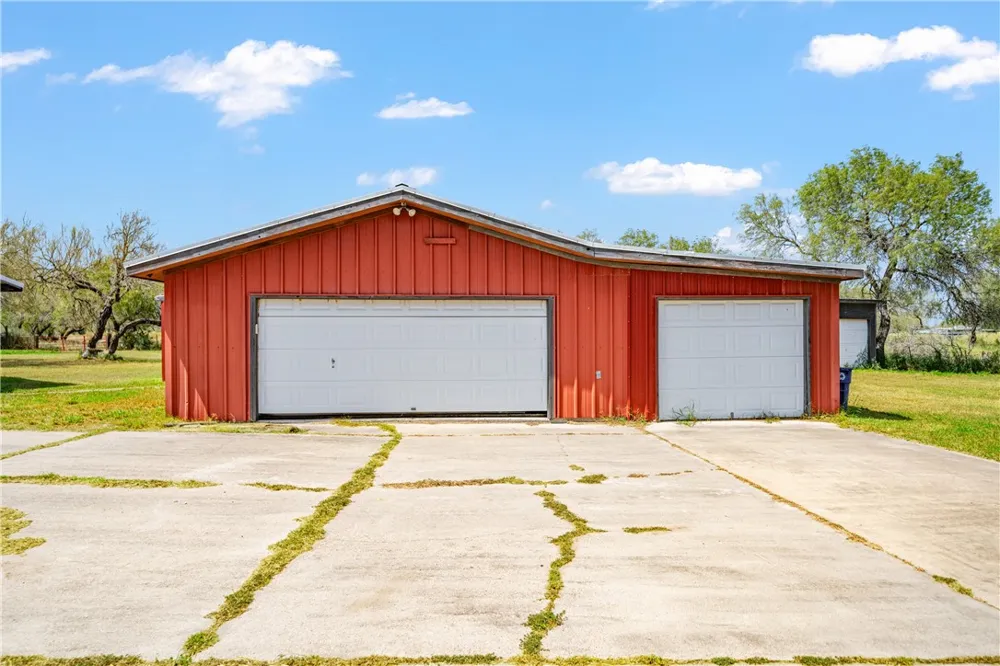718 E County Road 2340 Riviera, TX 78379