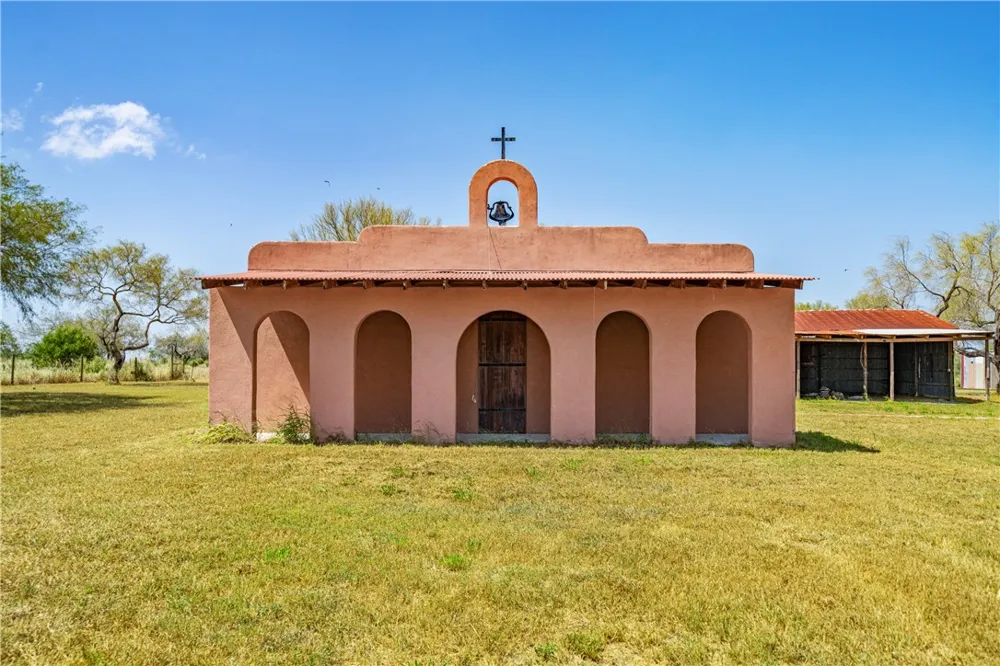 718 E County Road 2340 Riviera, TX 78379
