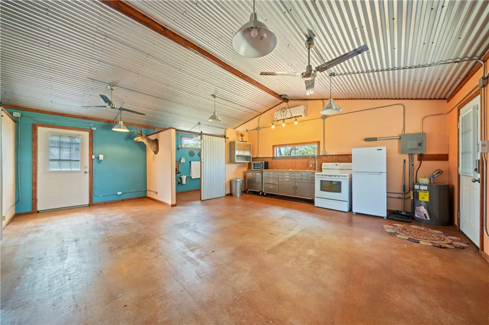 718 E County Road 2340 Riviera, TX 78379
