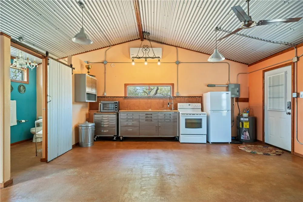 718 E County Road 2340 Riviera, TX 78379