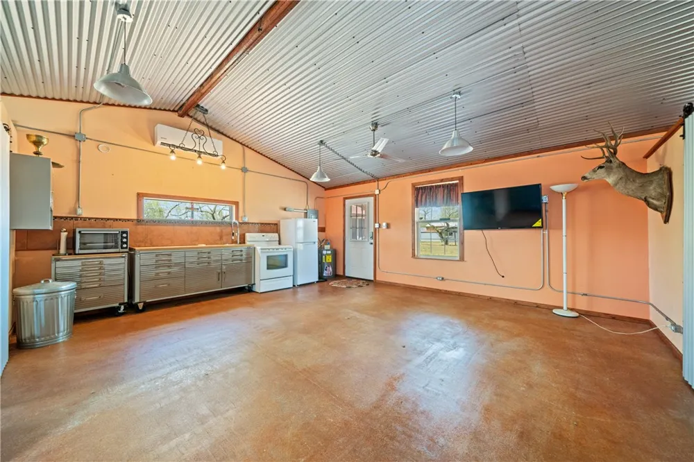 718 E County Road 2340 Riviera, TX 78379