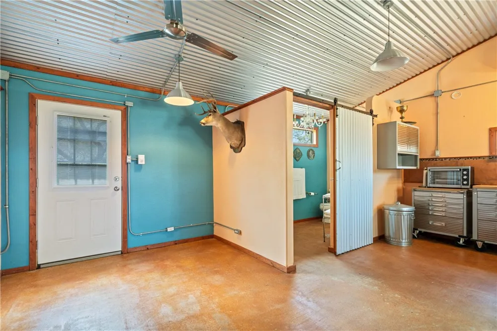 718 E County Road 2340 Riviera, TX 78379