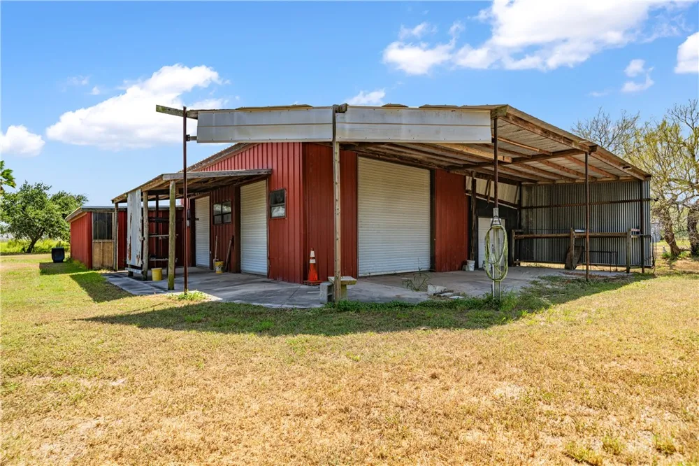 718 E County Road 2340 Riviera, TX 78379