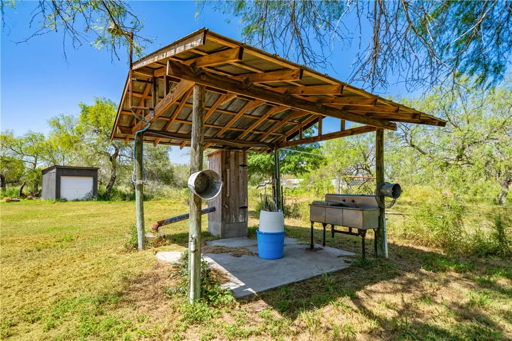 718 E County Road 2340 Riviera, TX 78379