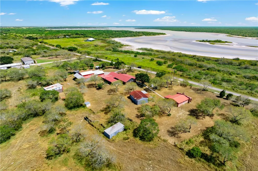 718 E County Road 2340 Riviera, TX 78379