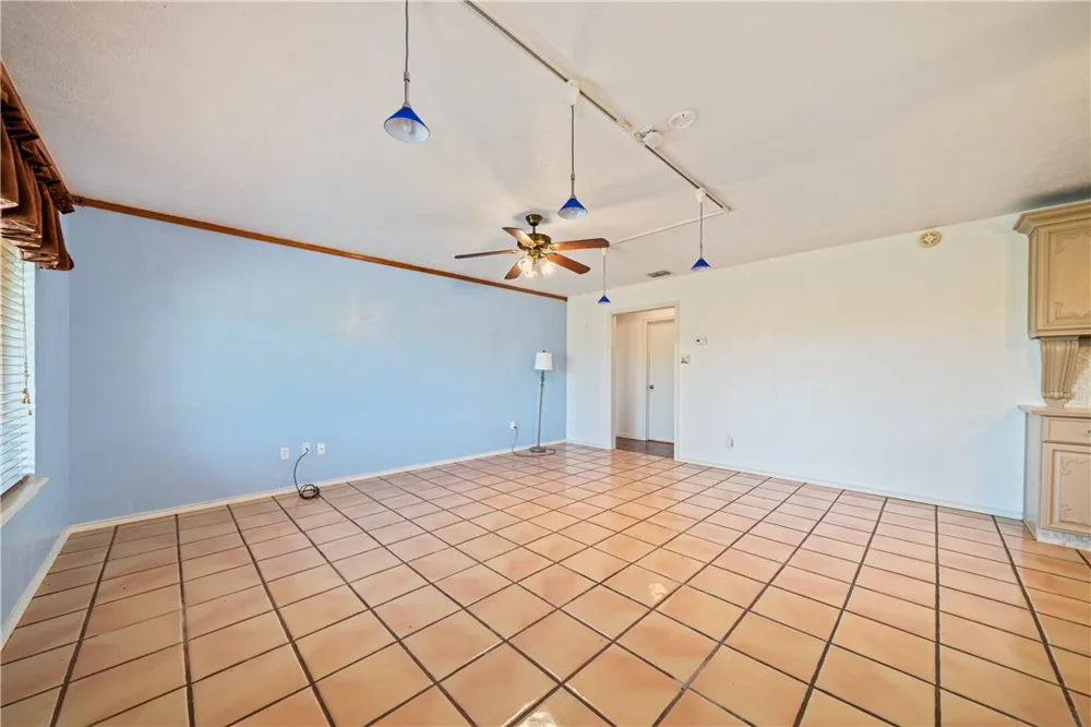 718 E County Road 2340 Riviera, TX 78379
