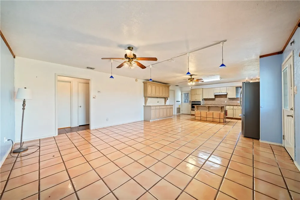 718 E County Road 2340 Riviera, TX 78379