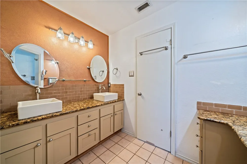 718 E County Road 2340 Riviera, TX 78379