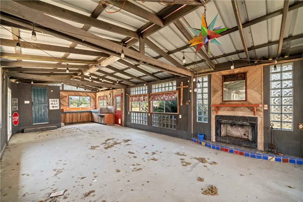 718 E County Road 2340 Riviera, TX 78379