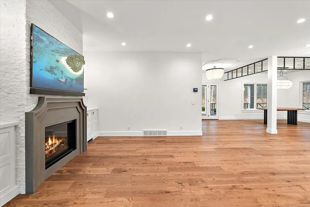 317 Lakeshore Drive Holland, MI 49424