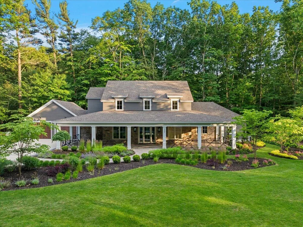 317 Lakeshore Drive Holland, MI 49424