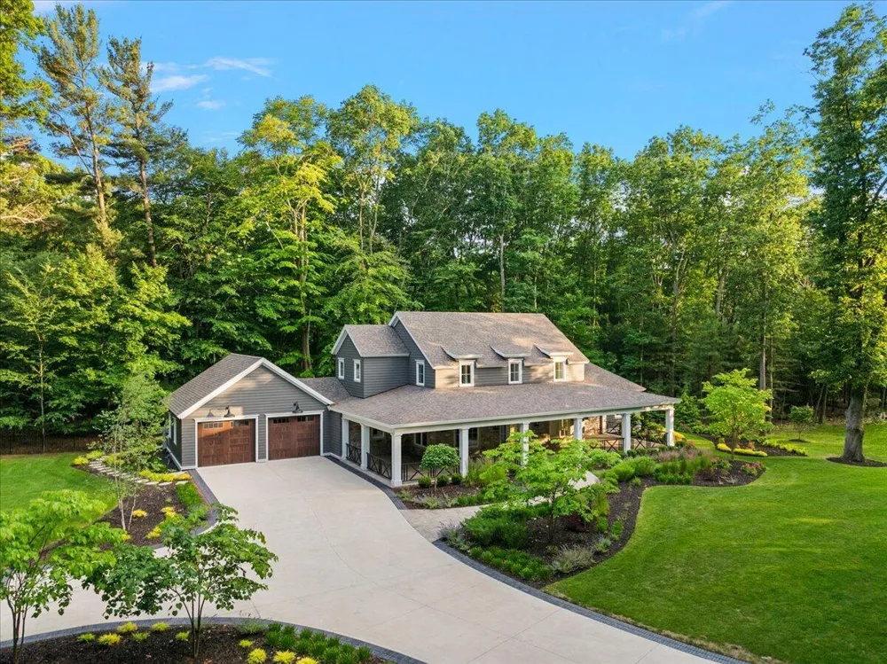 317 Lakeshore Drive Holland, MI 49424