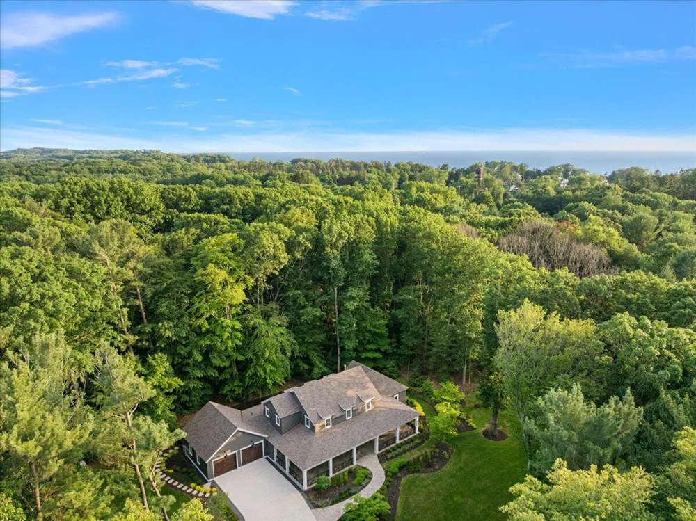 317 Lakeshore Drive Holland, MI 49424