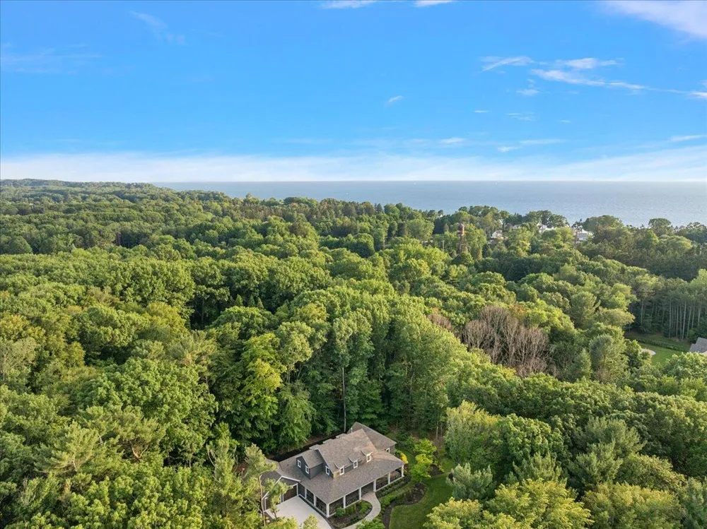 317 Lakeshore Drive Holland, MI 49424